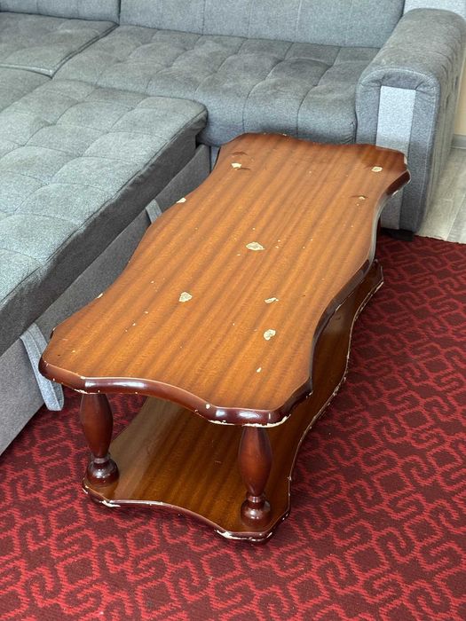 Komod, kompyuter stoli va yig‘iladigan stol