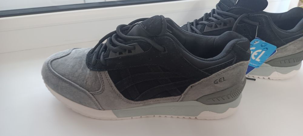 Кроссовки новые 44 размер