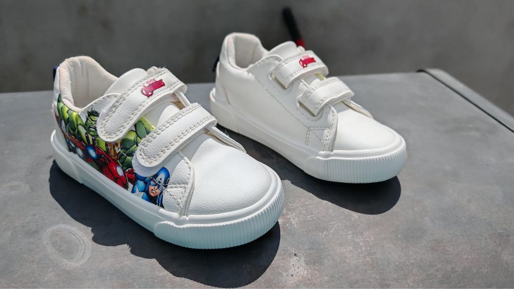 Pantofi sport joși Răzbunătorii Marvel PRIMARK marime 23