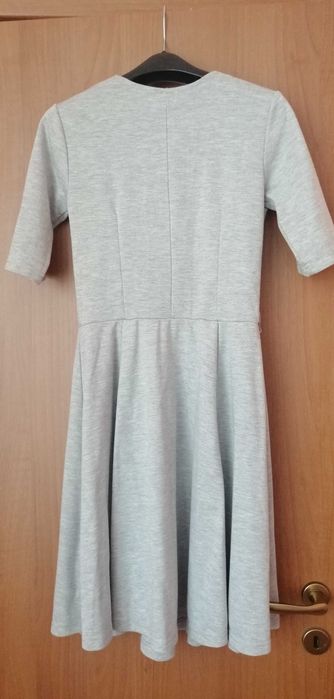 Светлосива рокля