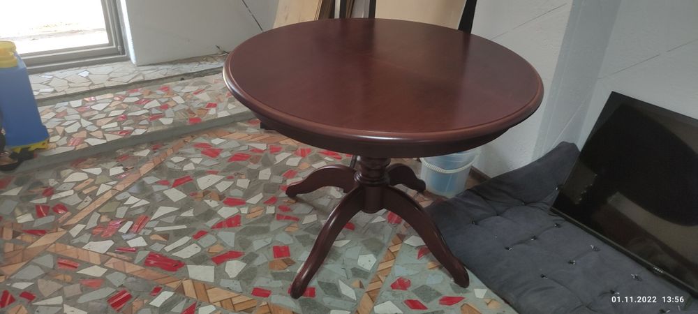 Круглый стол деревянный