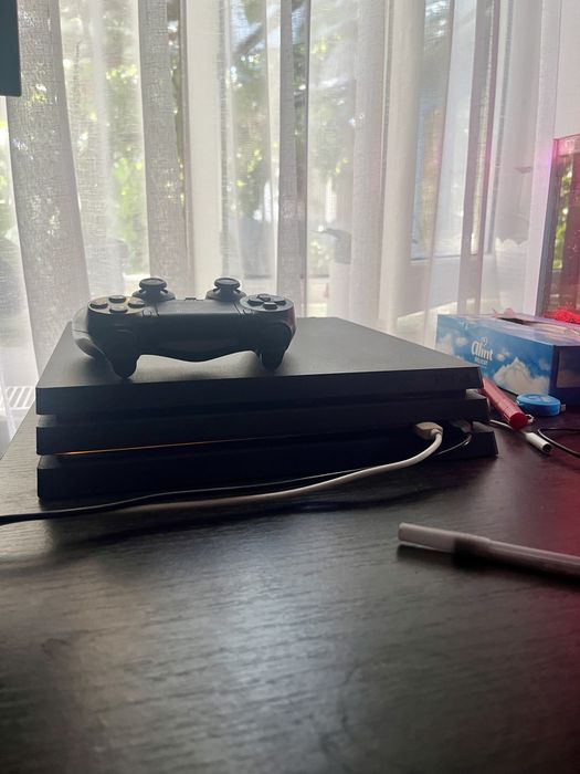 Play station 4 pro 1tb