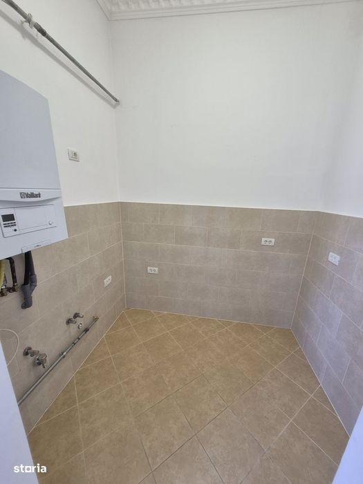 Birou de inchiriat-Piata Sinaia-3 Camere-86MP-Etaj 1-Centrala-800 Euro