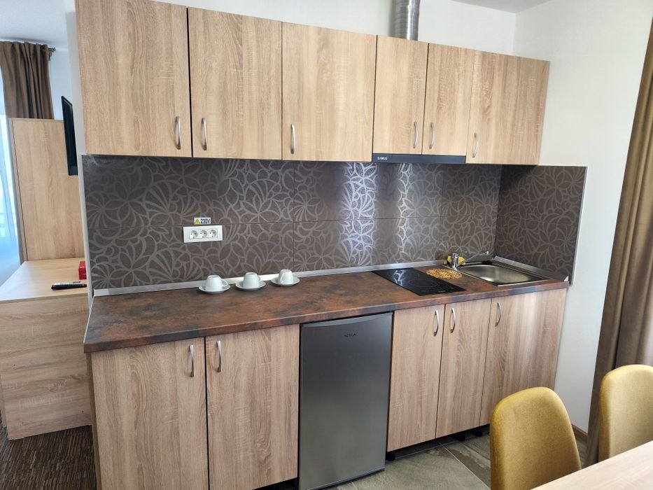 Închiriez 7 camere + Apartament