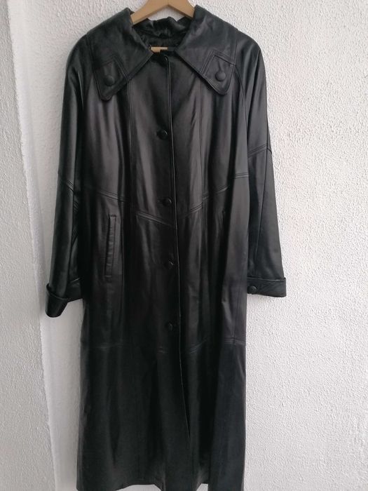 Дълго, елегантно кожено манто/палто. Лицева телешка кожа.