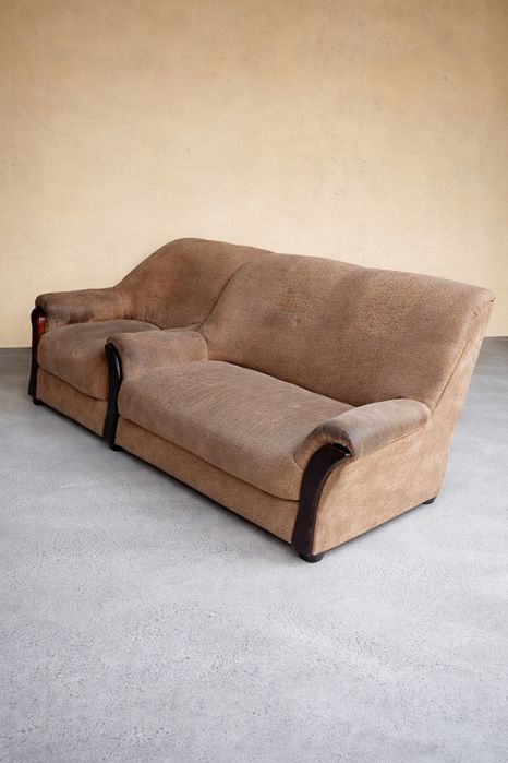 Диван ва кресло сотилади.