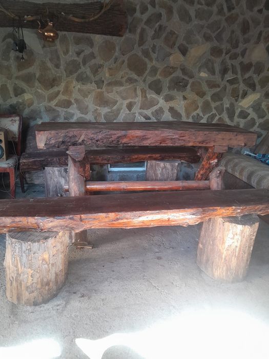 Masă rustică din lemn de nuc