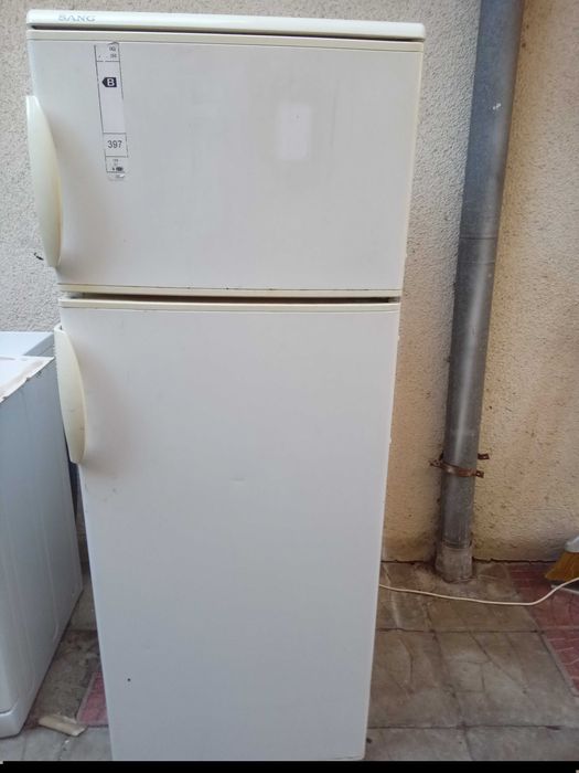 Продавам  хладилник санг
