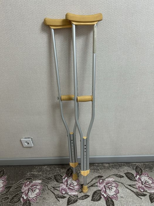 Костыли удобные б/у