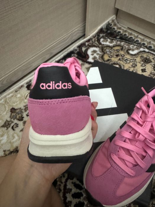 Кроссовки adidas