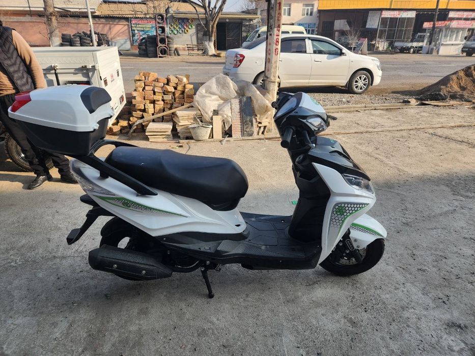 Bonvi skuter 150 kub holati oʻrta eng zor variant narhi 550$ boʻlishi