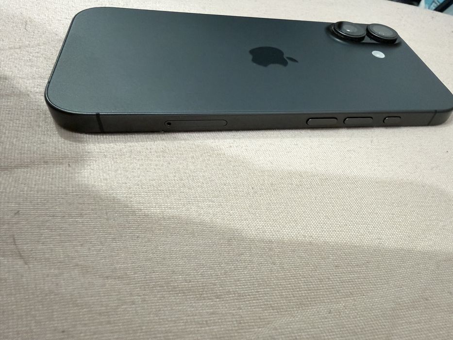 iPhone 17  - заключен с iCloud/ Не е ресетнат/