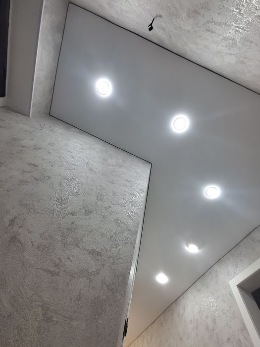 Натяжные потолки .