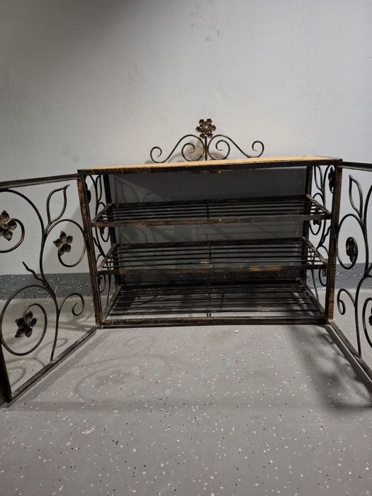 Кованная обувница