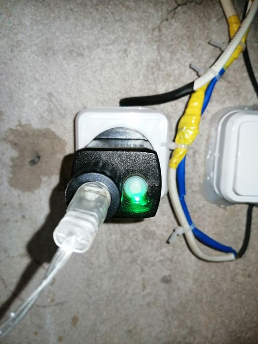 Новая ёлка с гирляндами