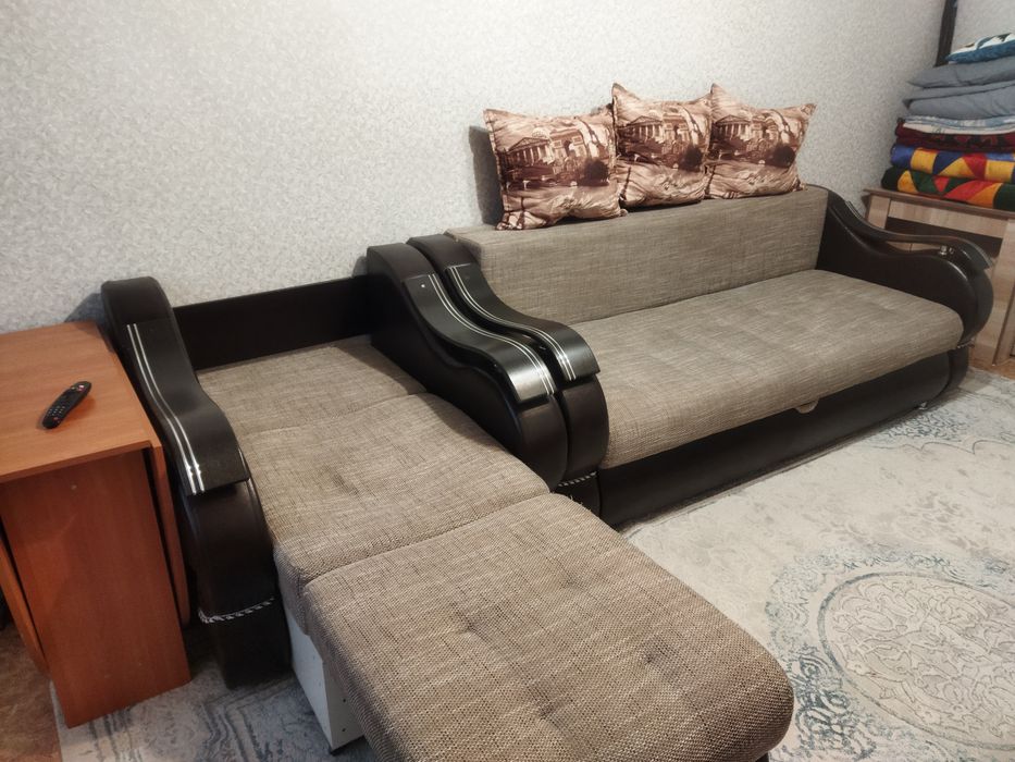 Диван двойка ,стол книжка