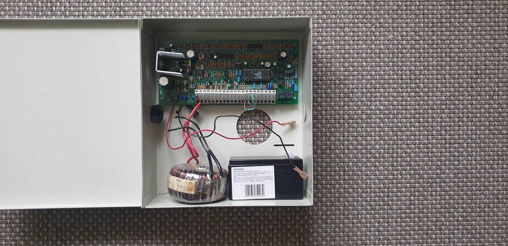 Sistem alarma antiefractie DSC PC560H ,Made in Canada, functional.