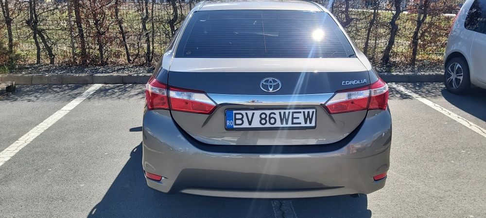 vând Corolla 1,33 benzină cu Gpl