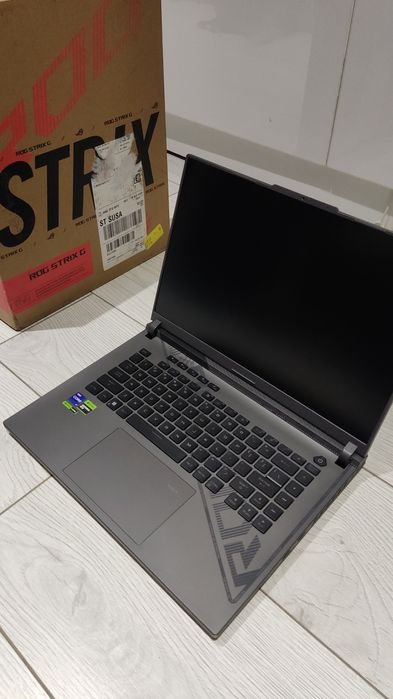 Игровой ноутбук Asus Rog Strix G16