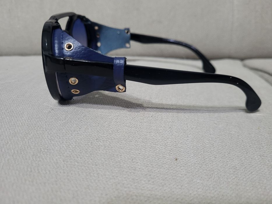 Продавам слънчеви очила