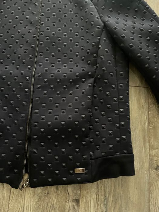 Яке тип бомбър BOSS