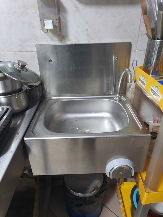 Vand utilaje patiserie: 2cuptoare Miwe, cuptor covrigi,malaxor,robot,