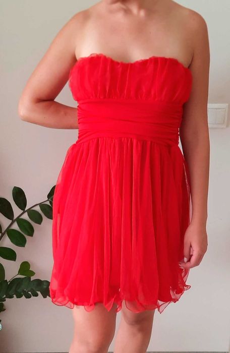 Рокля за повод в червено