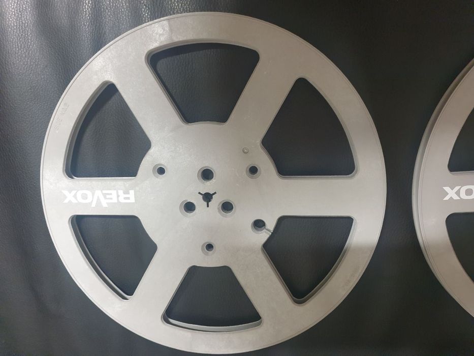 26,5см 10,5" пластмасови ролки за магнетофон В много добро състояние.