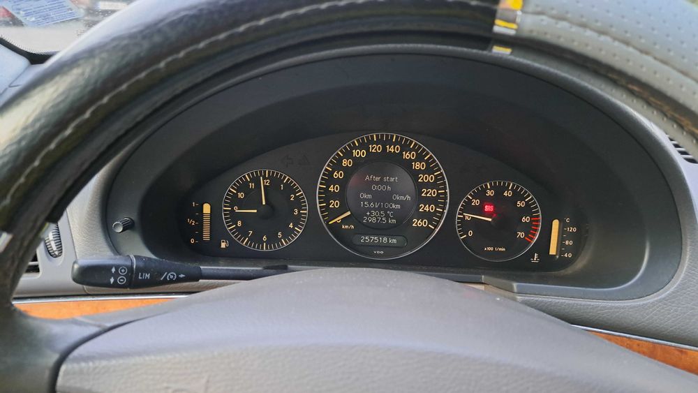 Продавам Мерцедес Е240 бензин - газ