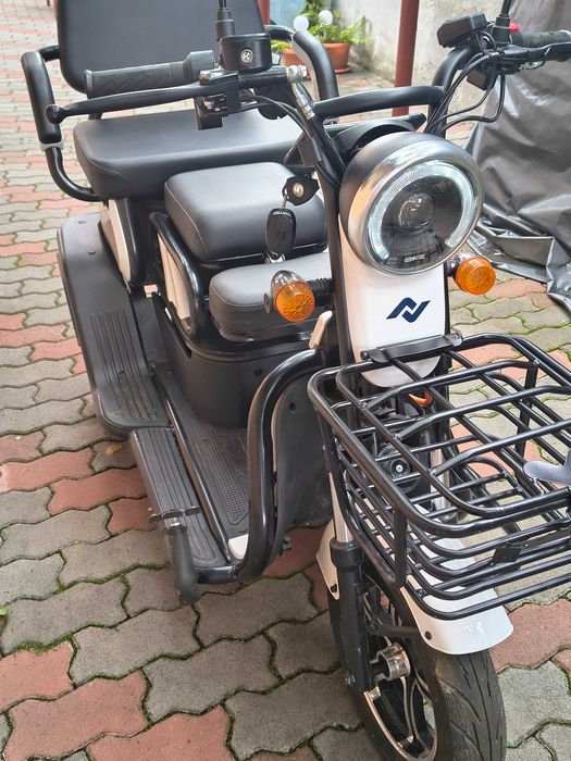 Vind tricicleta Neo Mobi A6 Ta 5 stare buna inmatriculata cu acte la zi cu 100 km la bord