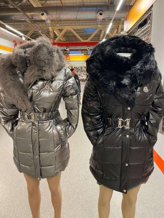 Geaca dama imblanita doar marimea M in stoc .