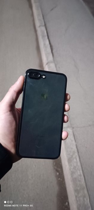 iPhone 8 plus black в хорошем состоянии.