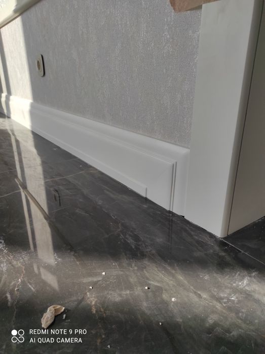 Профессиональная установка плинтусов