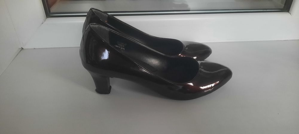 Лакированные лодочки 39 размер