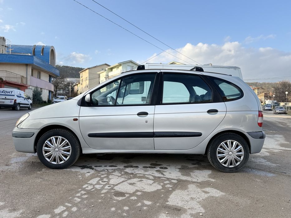 Renault Scenic 1.6 Бензин Климатик 2002г Нови гуми Всичко платено