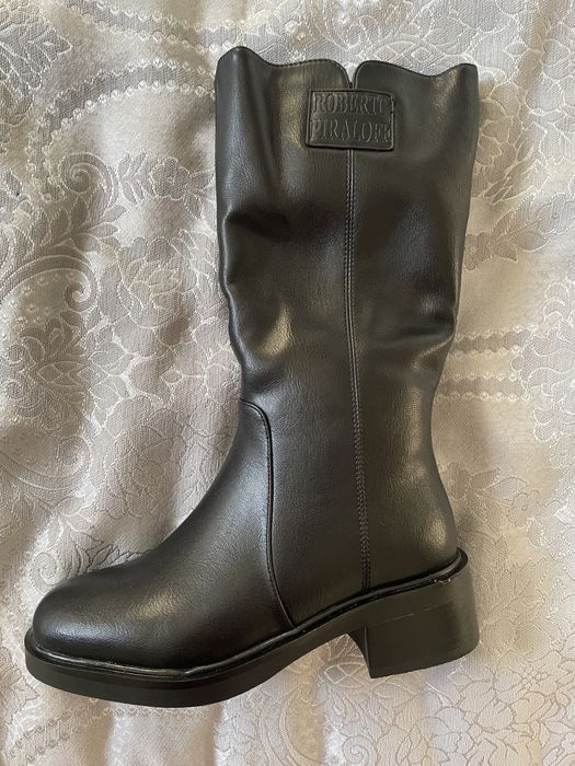 Срочно продается, Зимняя обувь