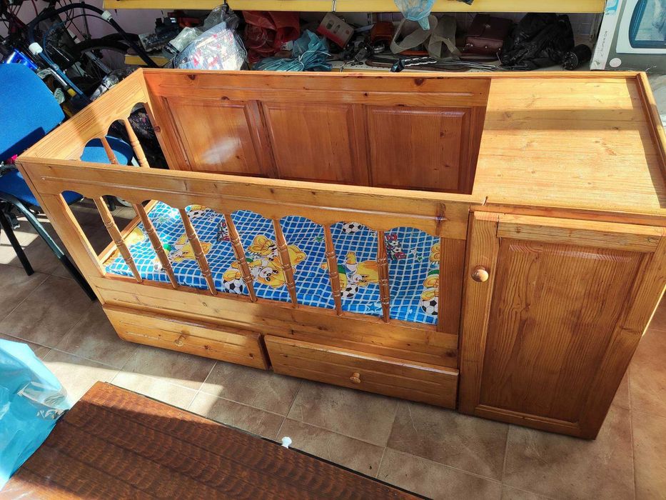 дървена бебешка кошара