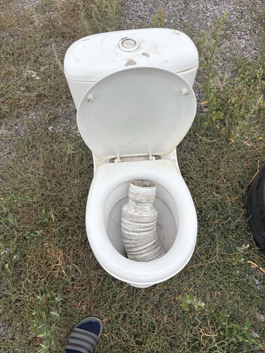 Продам б/у Унитаз целый