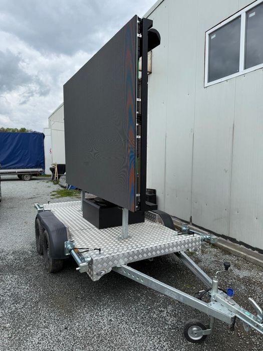 ECRAN LED  Remorca  4x3 m  cu ridicare electrica