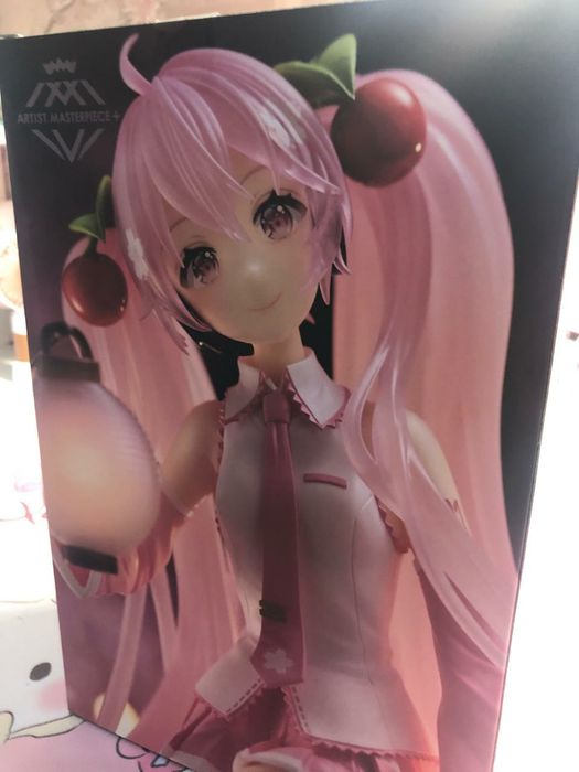 Очаровательная аниме-кукла