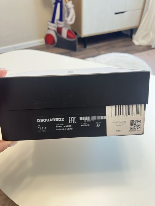 DSQUARED2 обувки 35