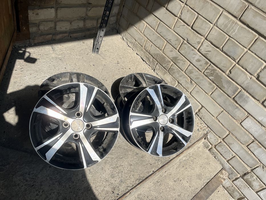 Продам литые диски р14