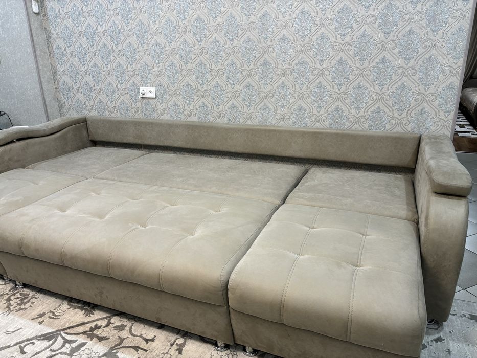 Продам диван для гостиной
