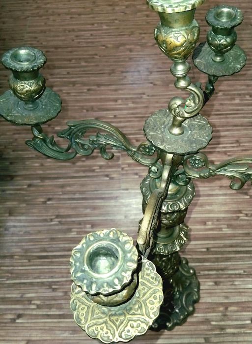 Бронзови свещници (канделабър).