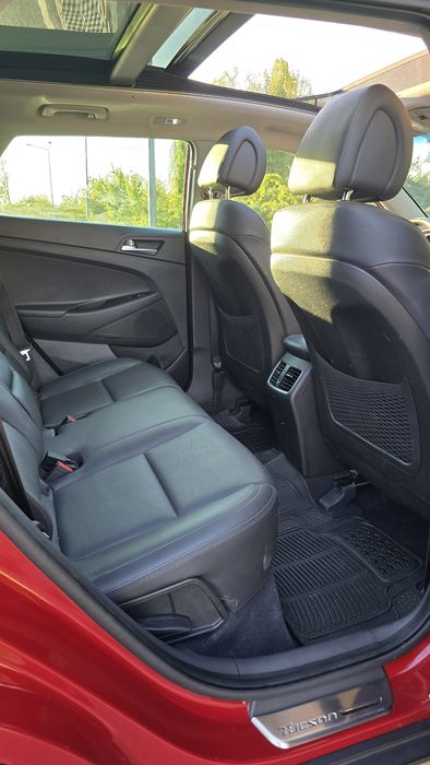 Vând Tucson cu carte service, full