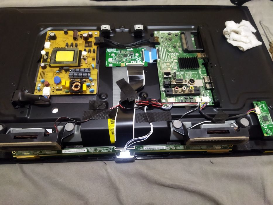 Части за телевизор Finlux 32-FFE-5530