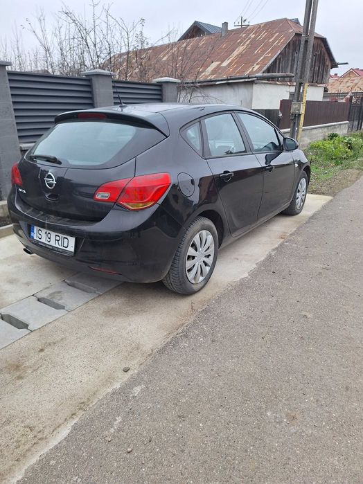 Opel astra din  2010