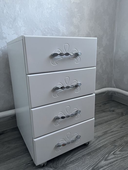 Продам кровать , стол тумбочку!Срочно!