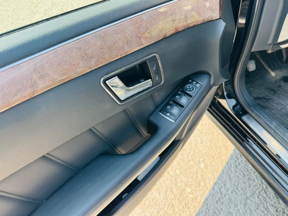 Vand sau schimb Mercedes E-Class 300