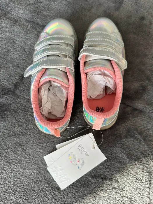 Adidași pentru copii H&M cu imaginea unui unicorn.Mărimea 31.